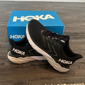 Hoka One One Arahi 5